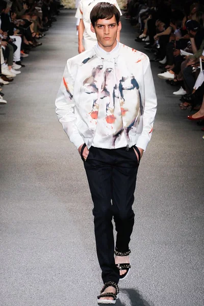 Look 40